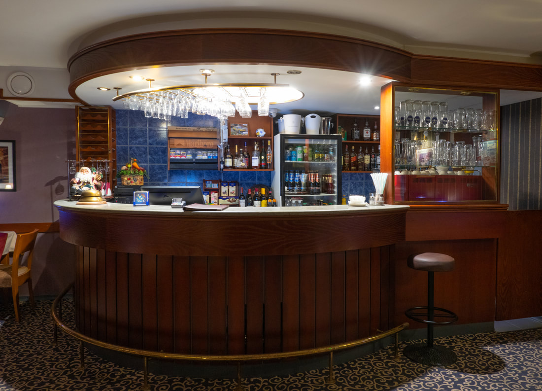Bar at T&auml;hetorni Hotell